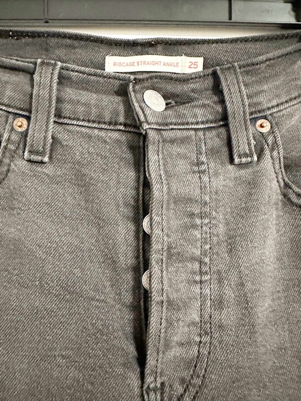 Levi’s Ribcage Straight Ankle Jeans — Grey / Charcoal - Picture 2 of 6